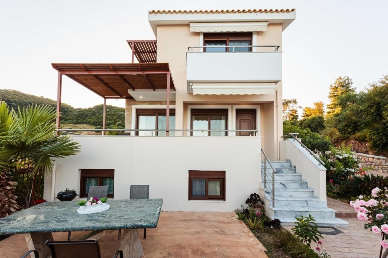 Armonia - Beachfront Majestic Retreat * Petalidi