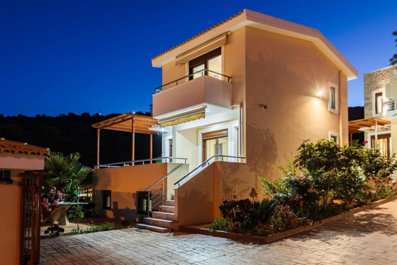 Holiday home Armonia - Beachfront Majestic Retreat