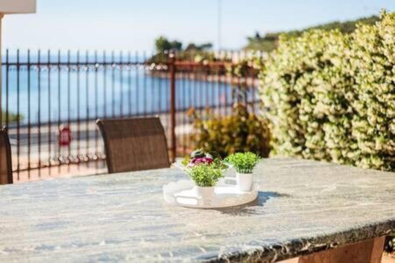 Armonia - Beachfront Majestic Retreat Holiday home Petalidi