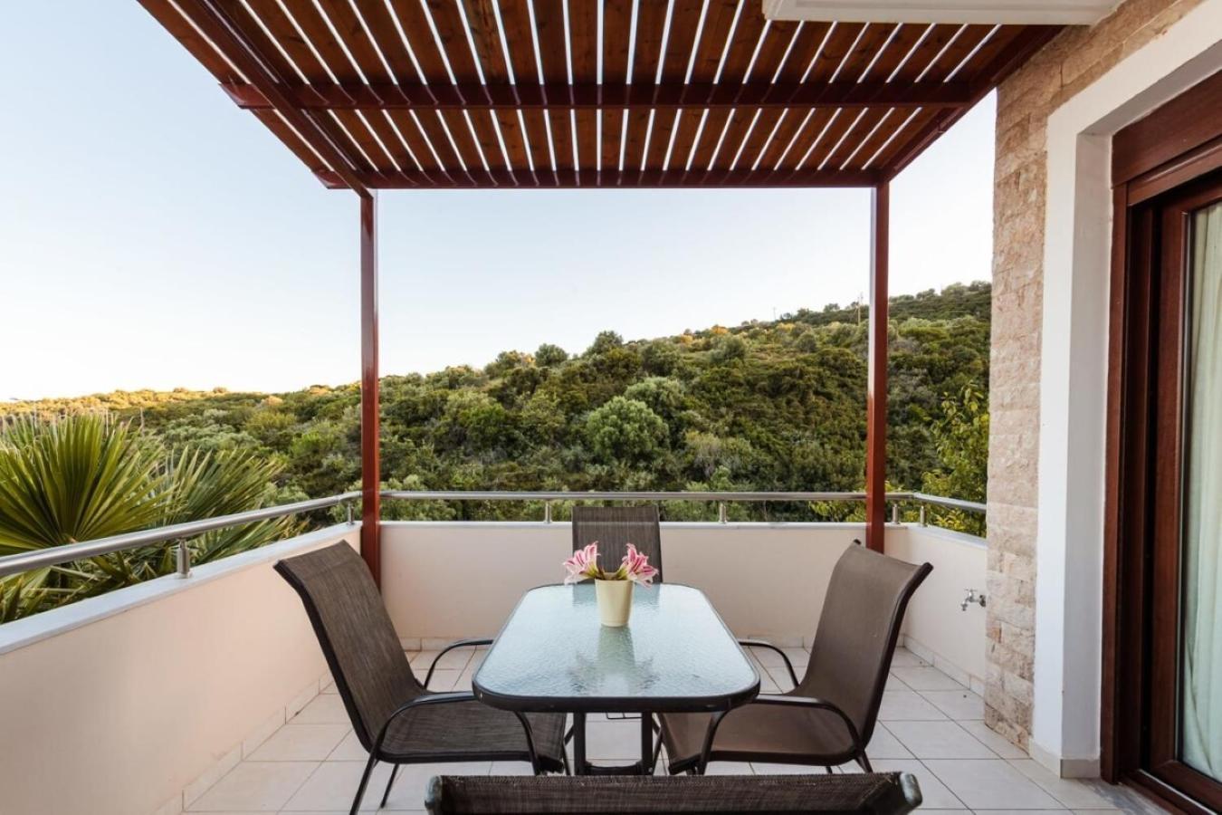 Armonia - Beachfront Majestic Retreat Petalidi