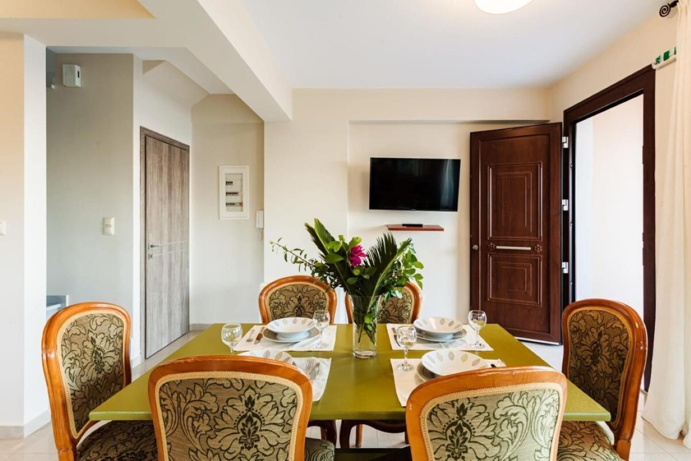 Armonia - Beachfront Majestic Retreat Holiday home *