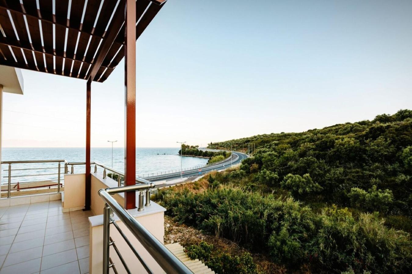Armonia - Beachfront Majestic Retreat Holiday home Petalidi