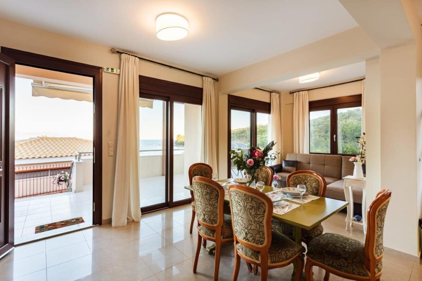 Armonia - Beachfront Majestic Retreat * Petalidi