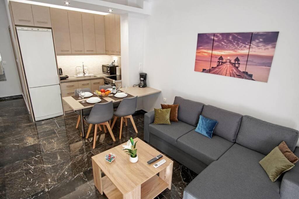 Apartment Newly Renovated 2-bedroom In ! *