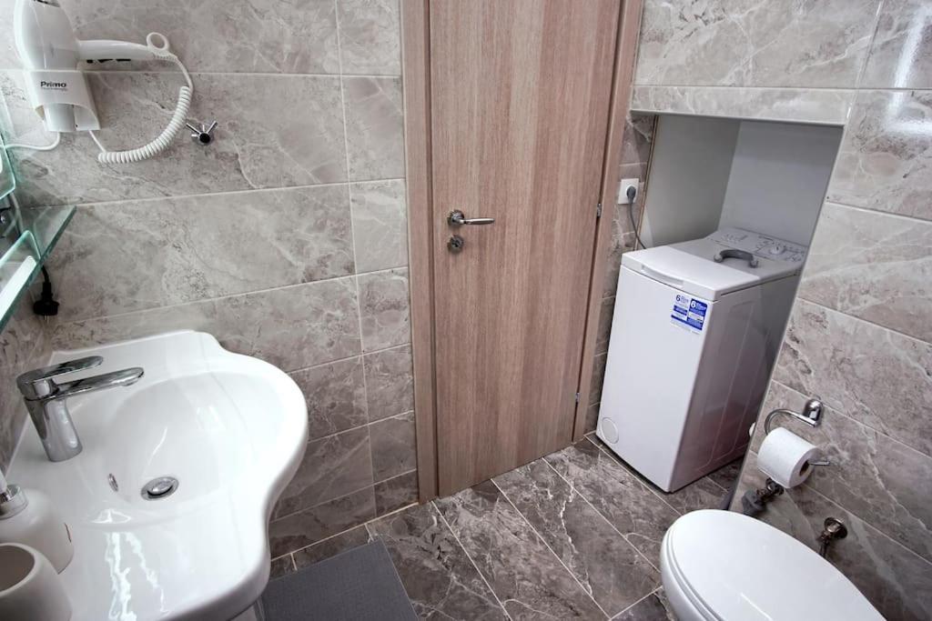 Apartment Newly Renovated 2-bedroom In ! Athens
