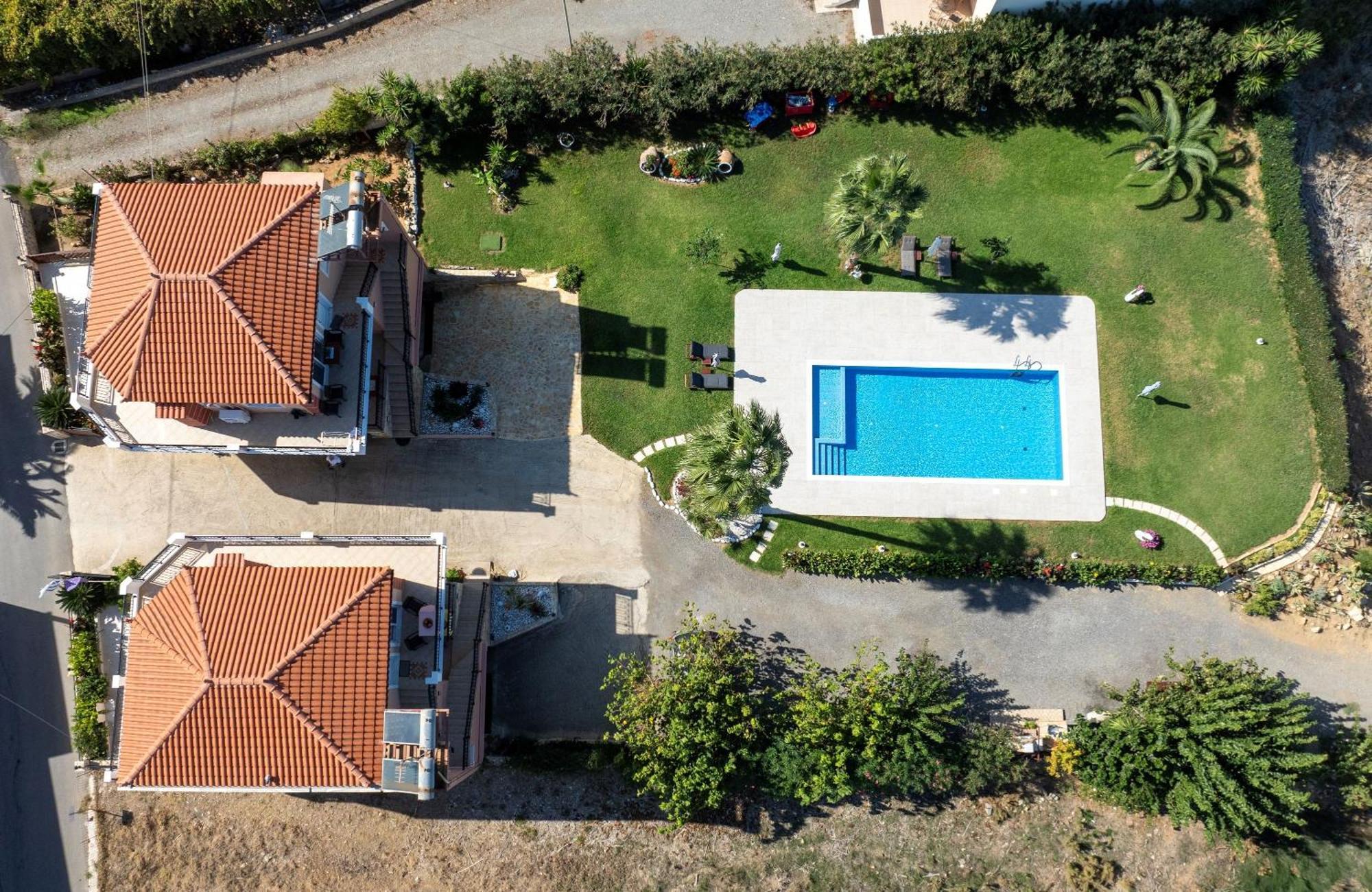 Socrate's Apartment's With Share Pool Apartment Kamisiana