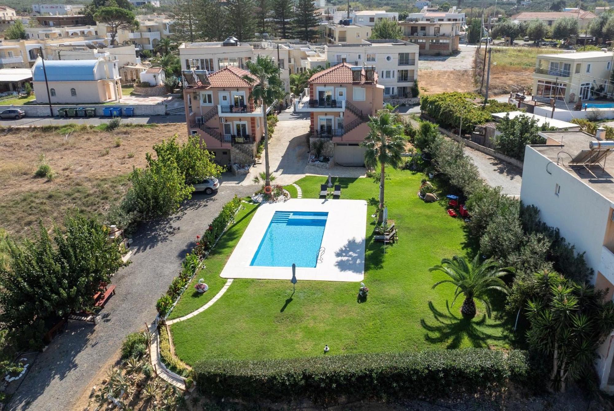 Socrate's Apartment's With Share Pool * Kamisiana