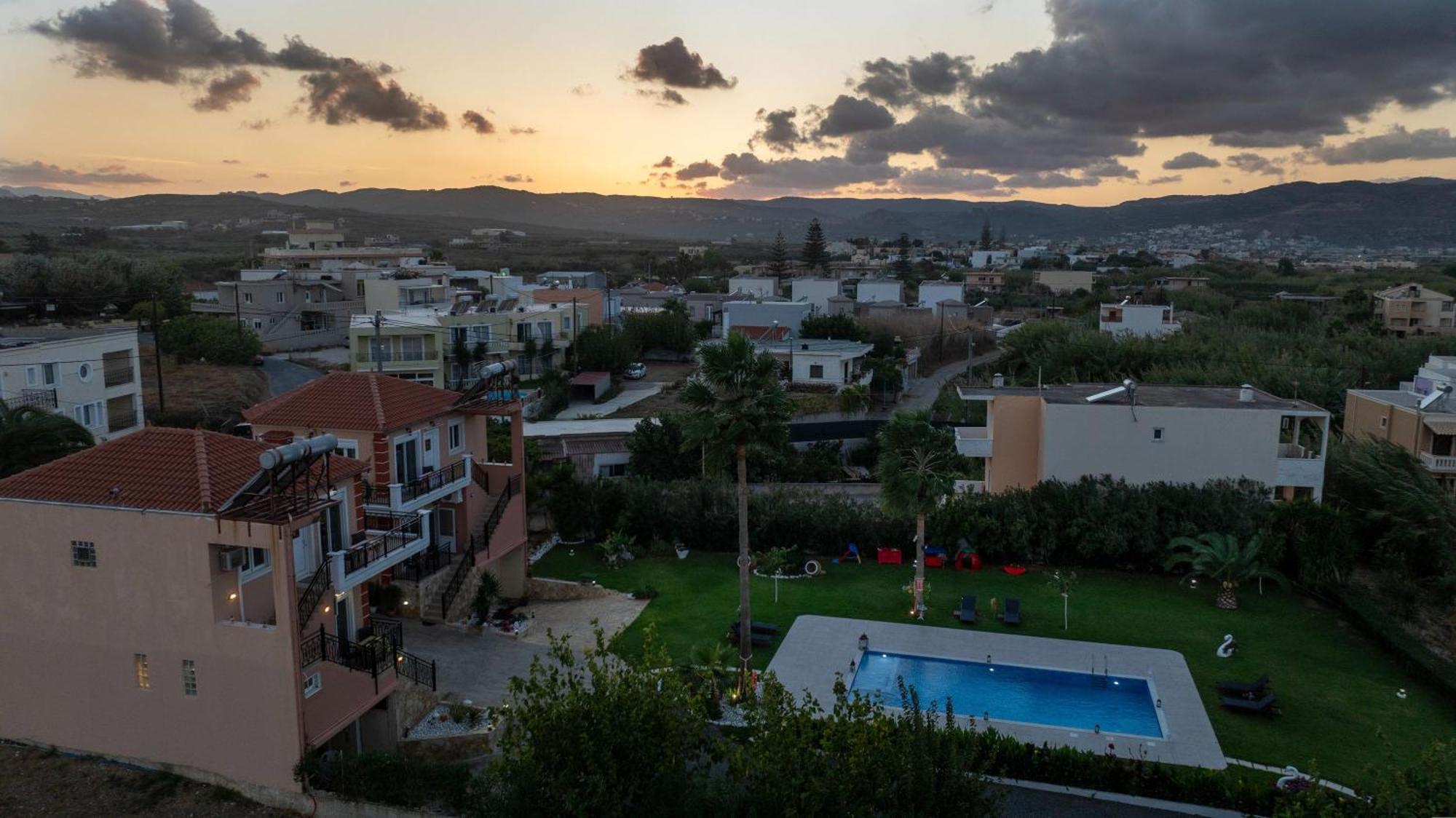 Socrate's Apartment's With Share Pool Apartment *