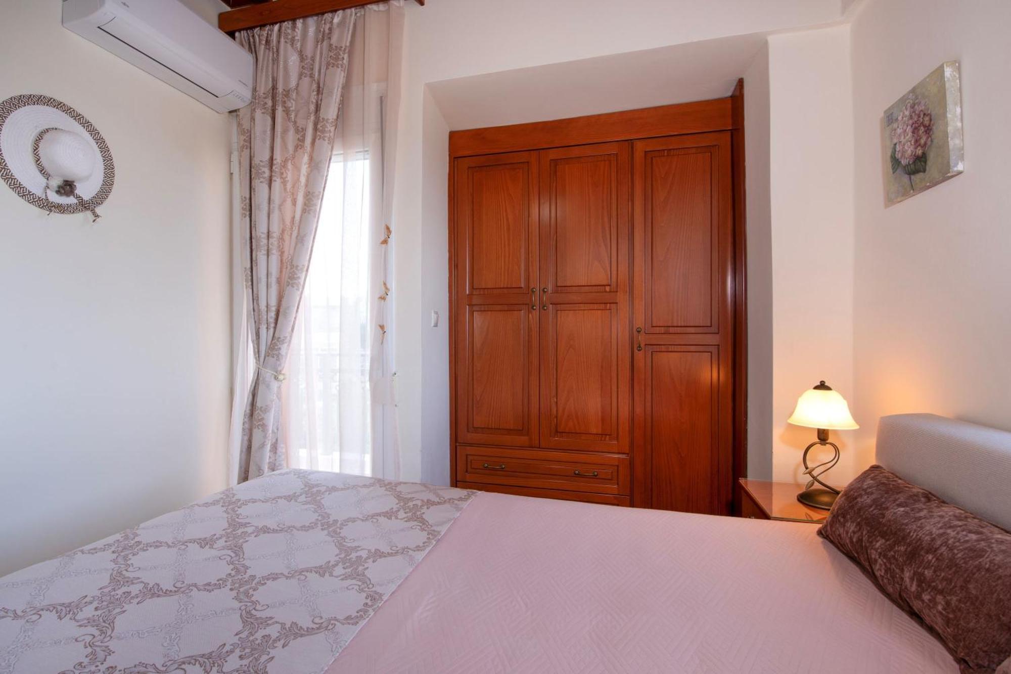 Apartment Socrate's Apartment's With Share Pool Kamisiana