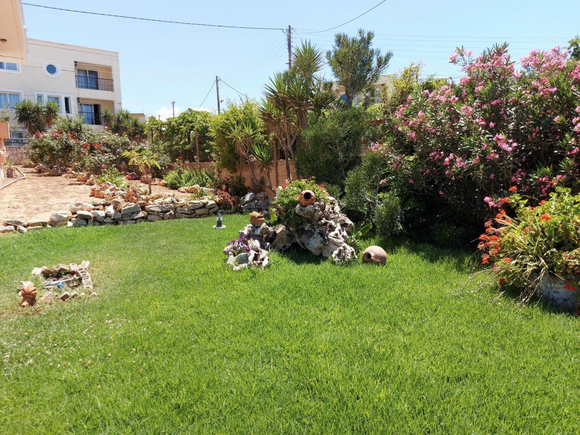 Socrate's Apartment's With Share Pool * Kamisiana
