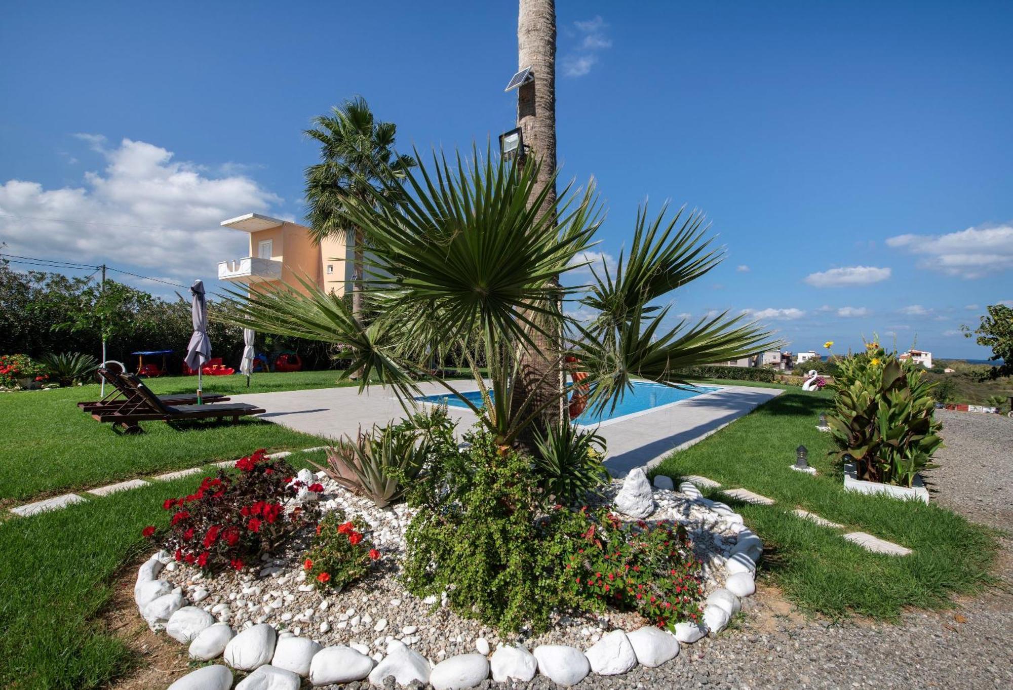 Socrate's Apartment's With Share Pool * Kamisiana