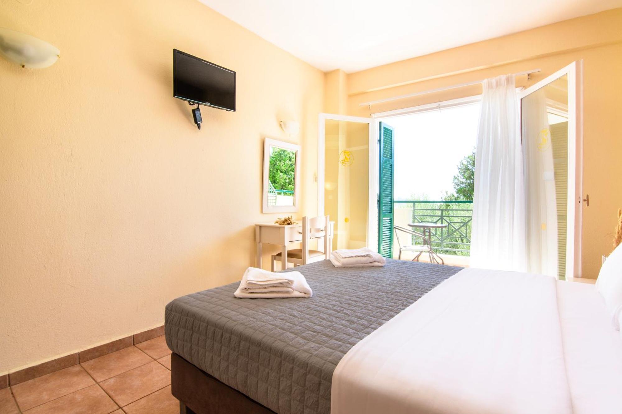 Julia Hotel
