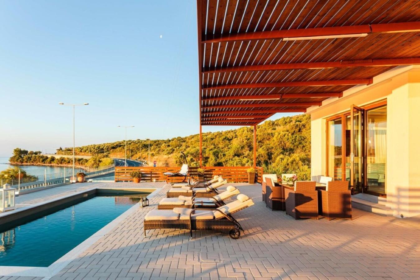 Seaside Summer Bliss - Aurora Luxury Pool Paradise Villa