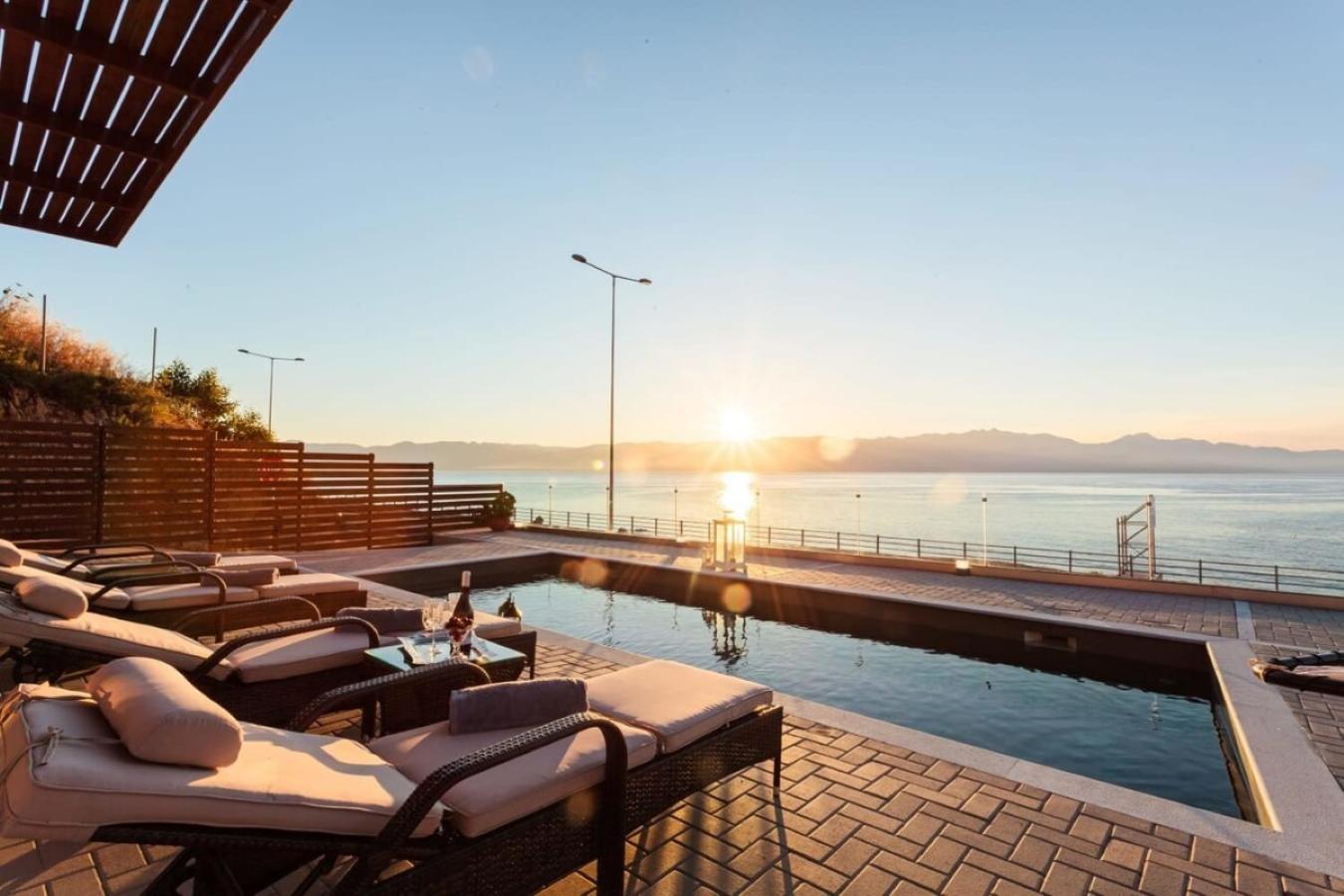 Seaside Summer Bliss - Aurora Luxury Pool Paradise * Petalidi
