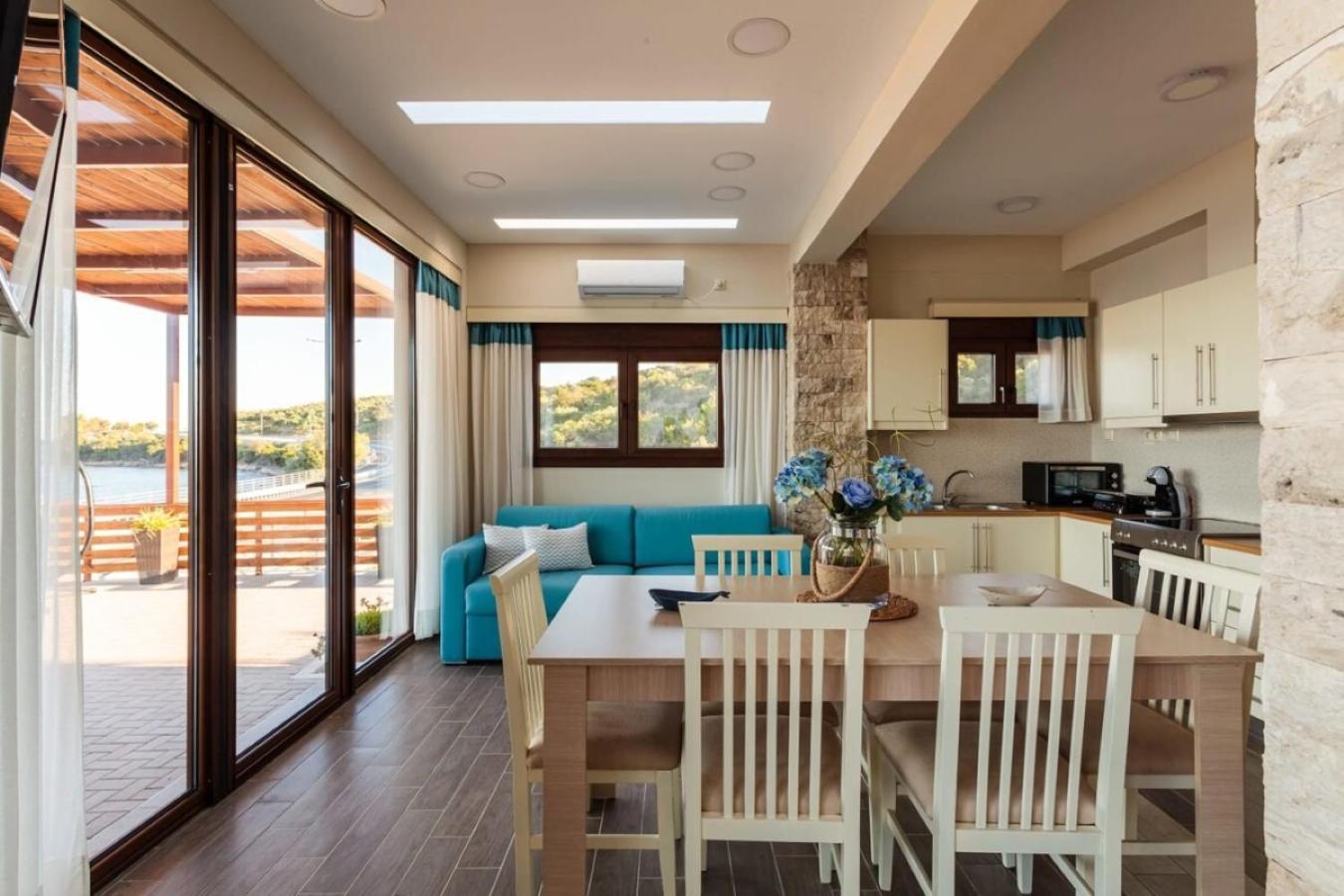 Villa Seaside Summer Bliss - Aurora Luxury Pool Paradise