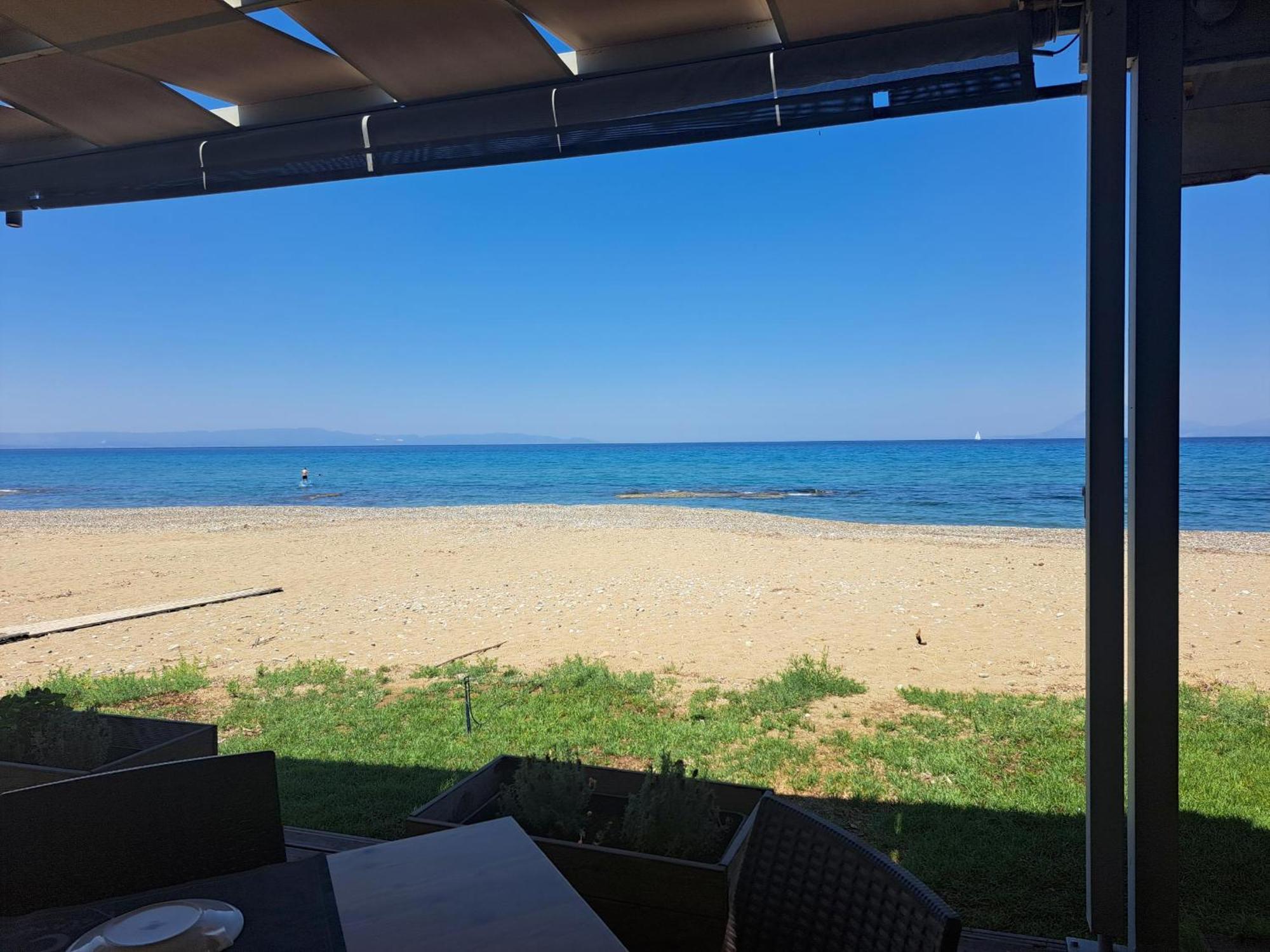 Nikos Kastro 3 *