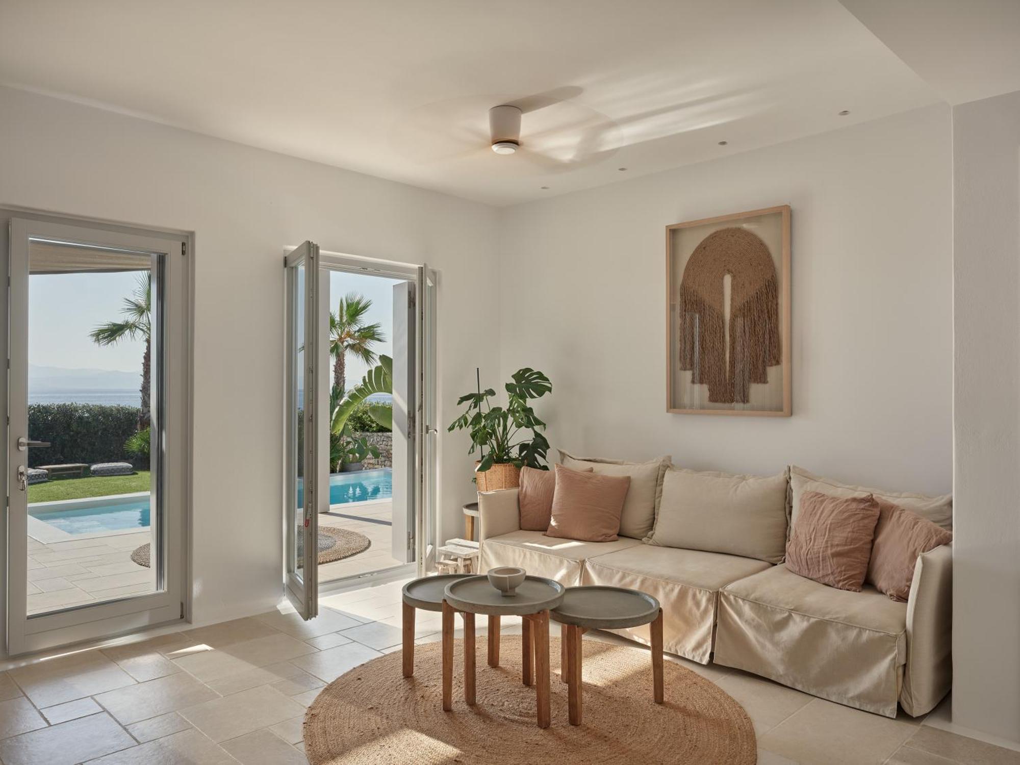 Mando Seaside Villa Naousa (Paros)