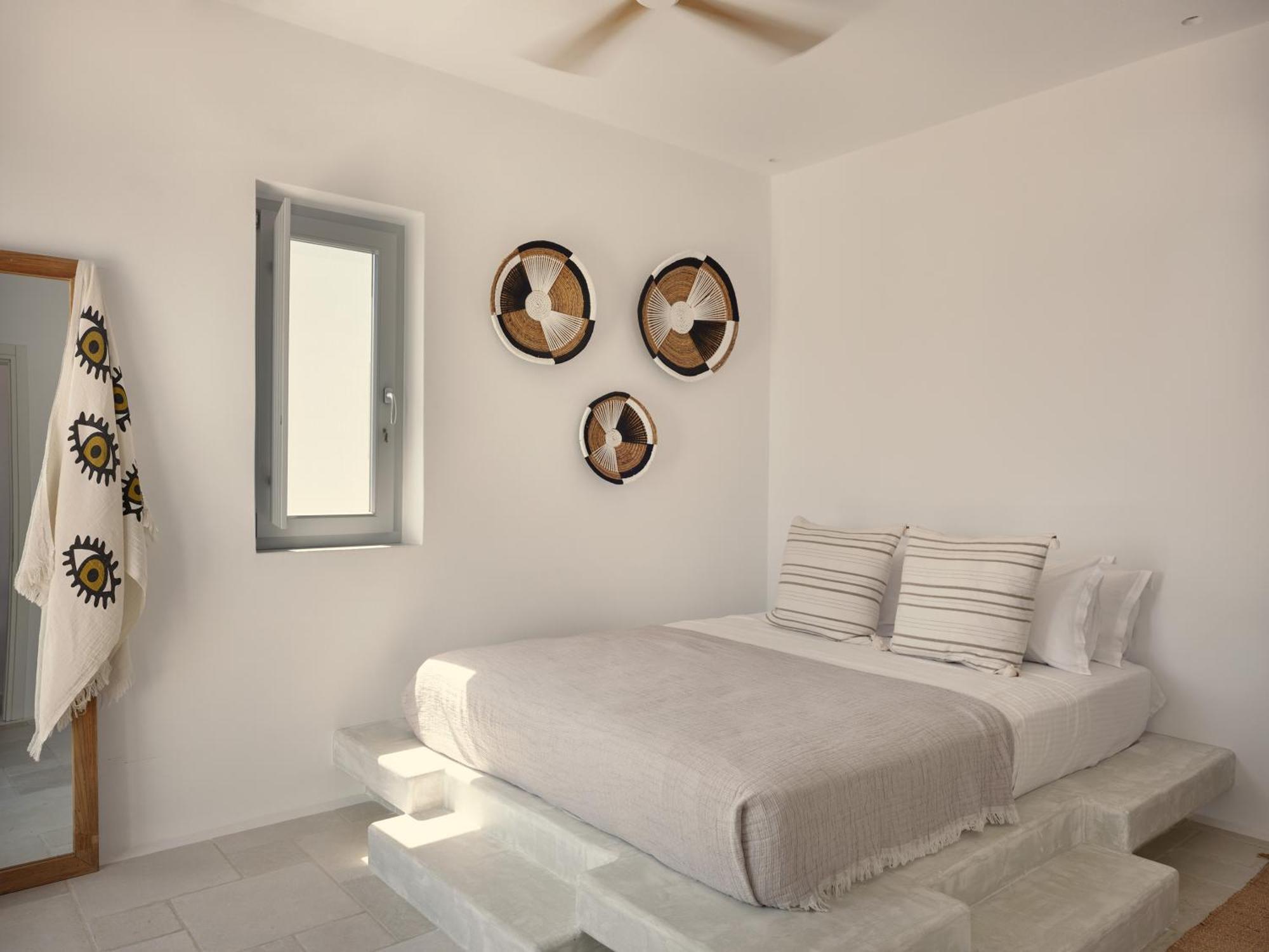 Mando Seaside Naousa (Paros)