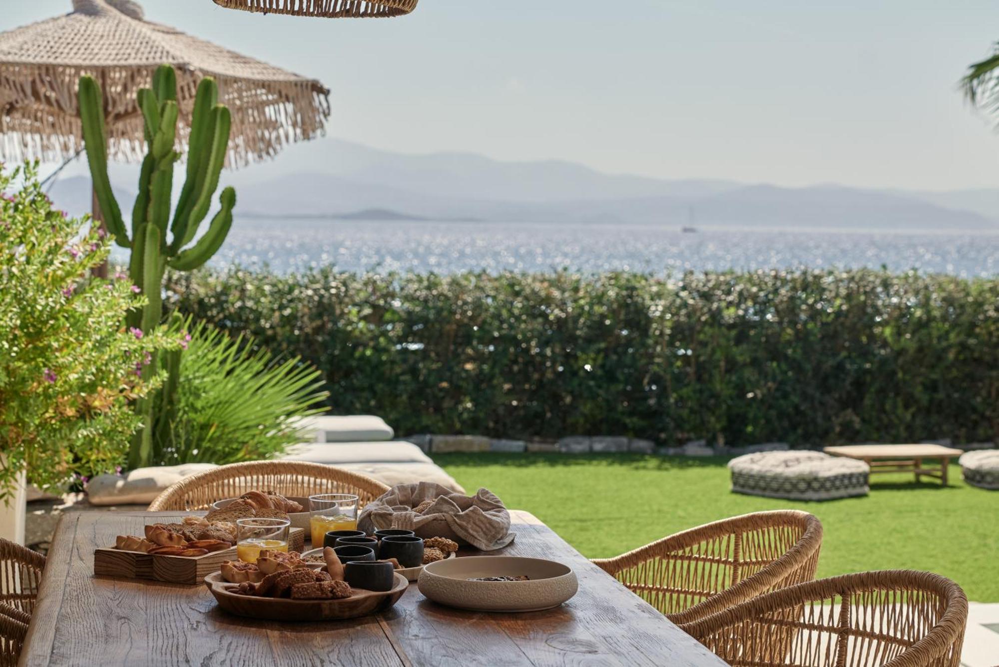 Mando Seaside Villa Naousa (Paros)