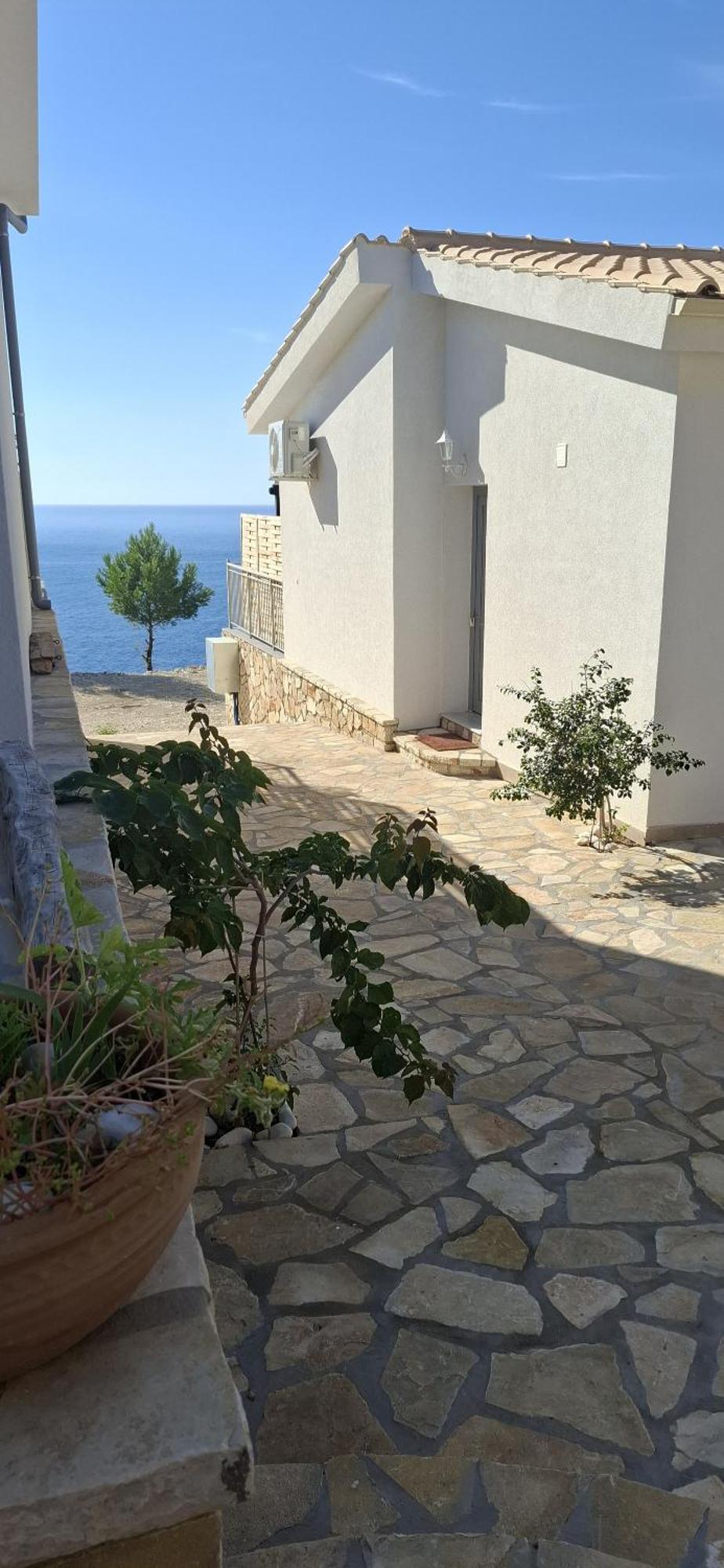 Costa Mediterranea Villa *