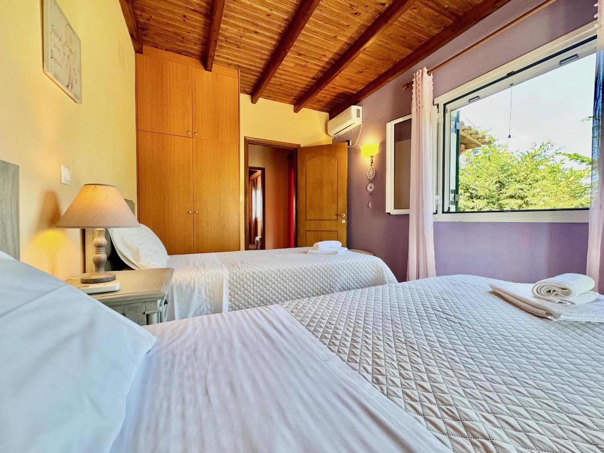 Villa Beachfront Rania With Private Pool By Dadovillas Halikounas