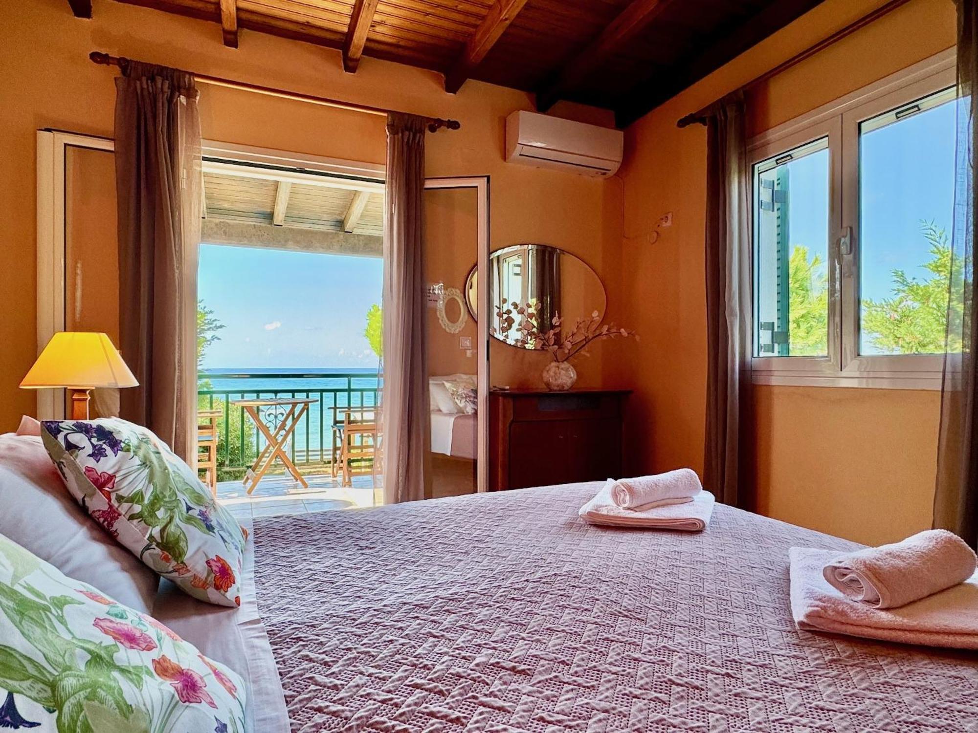 Beachfront Rania With Private Pool By Dadovillas * Halikounas