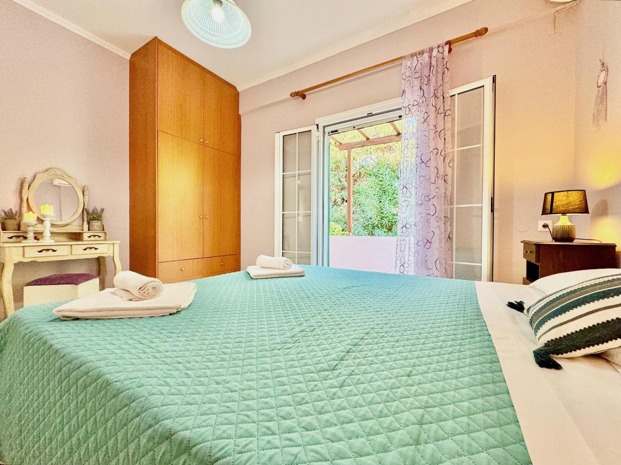 Beachfront Rania With Private Pool By Dadovillas