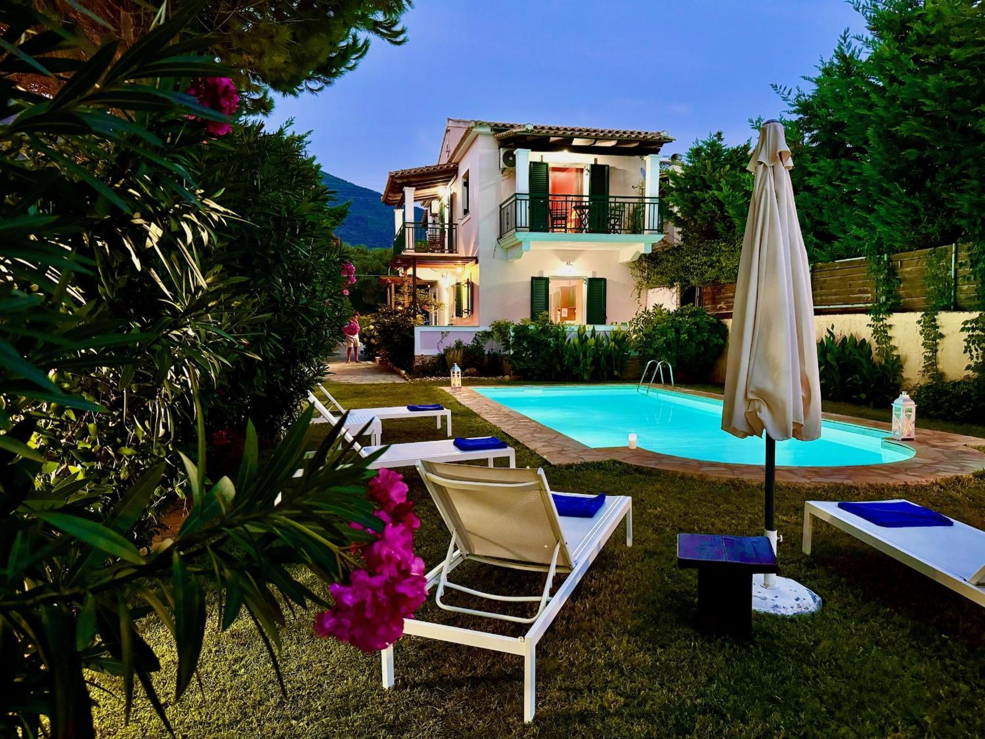 Villa Beachfront Rania With Private Pool By Dadovillas
