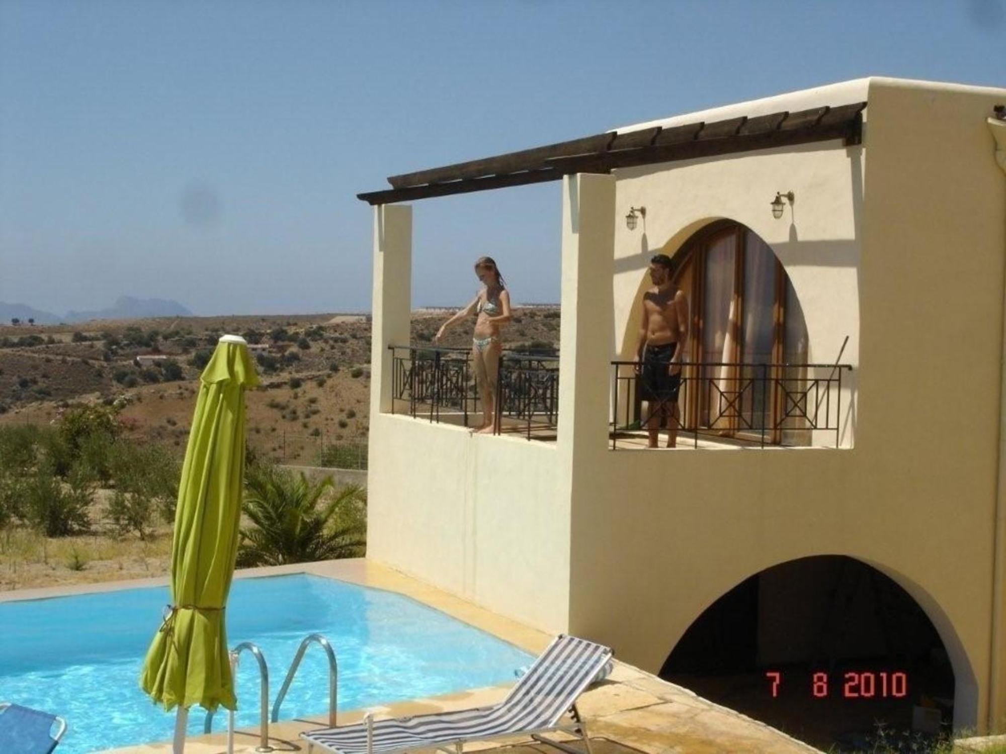 Mit Privatpool Fuer 12 Personen In Agia Galini, Kreta *