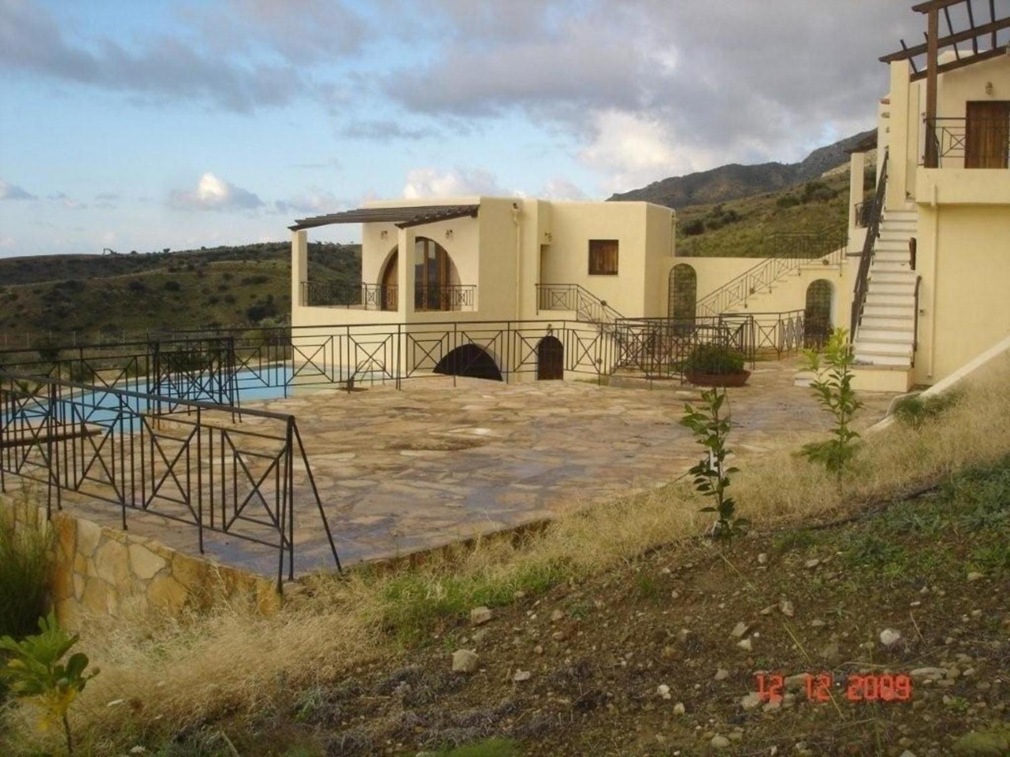 Mit Privatpool Fuer 12 Personen In Agia Galini, Kreta Holiday home