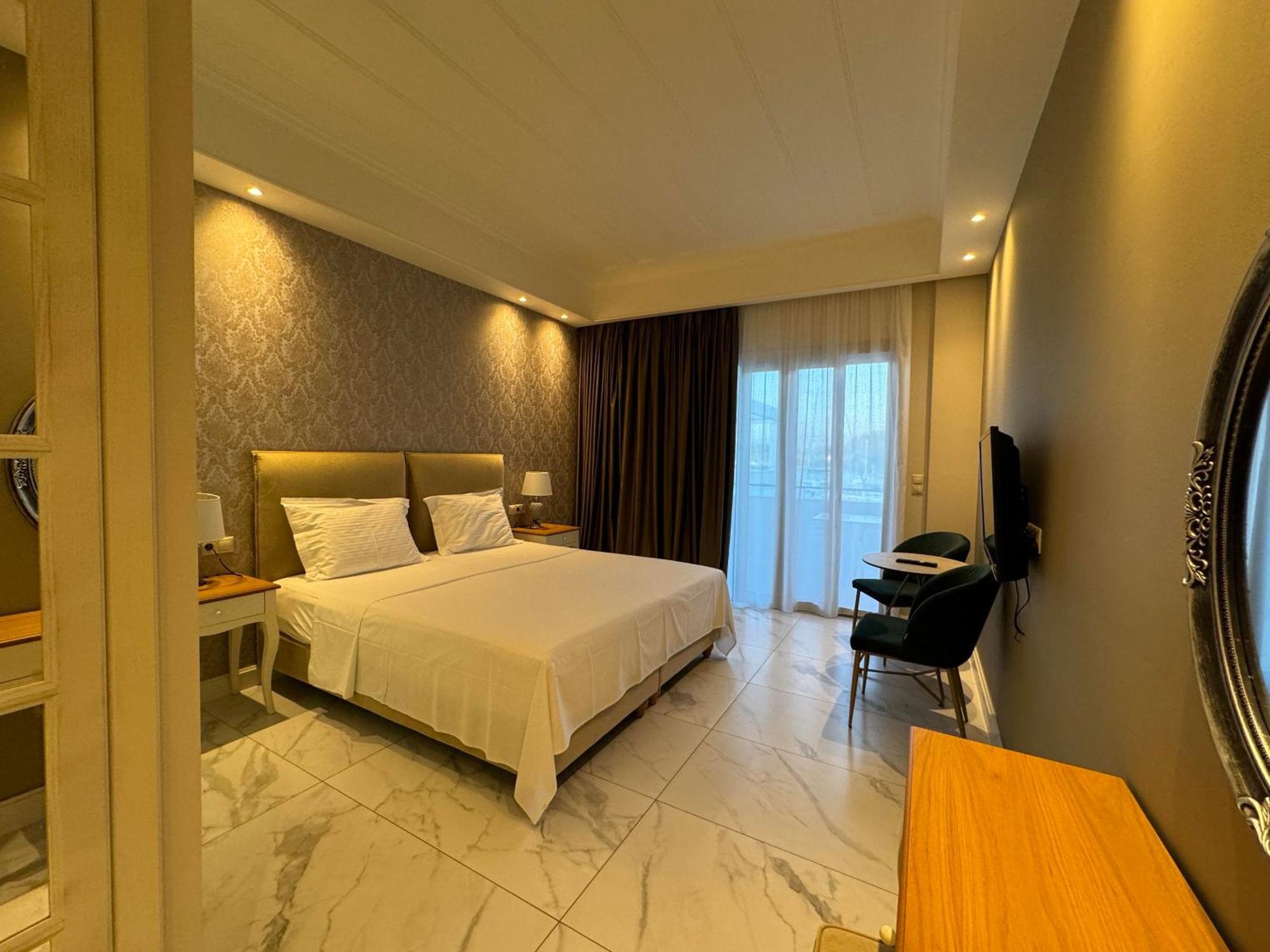 Iris Premium Aparthotel *