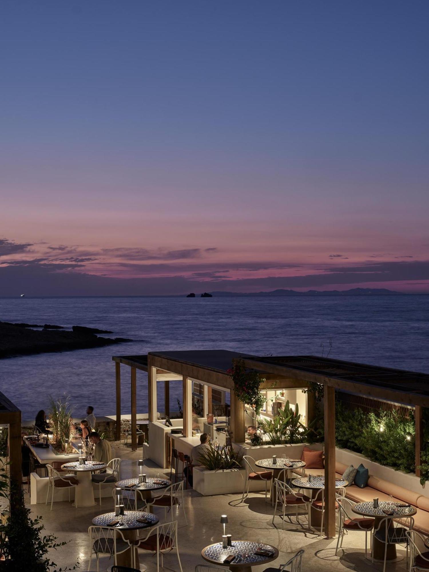 Hotel Andronis Minois 5*