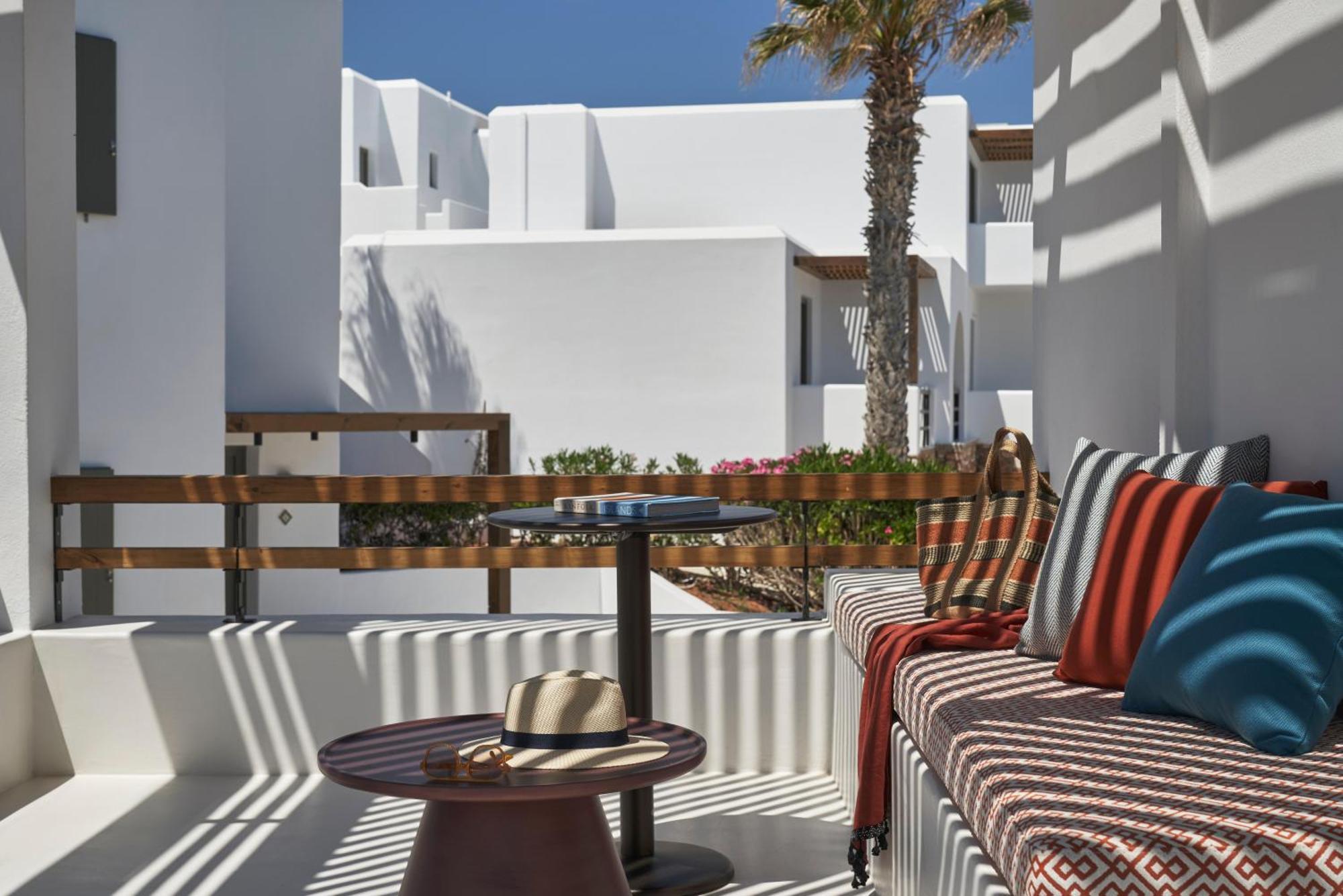 Andronis Minois Hotel Parasporos