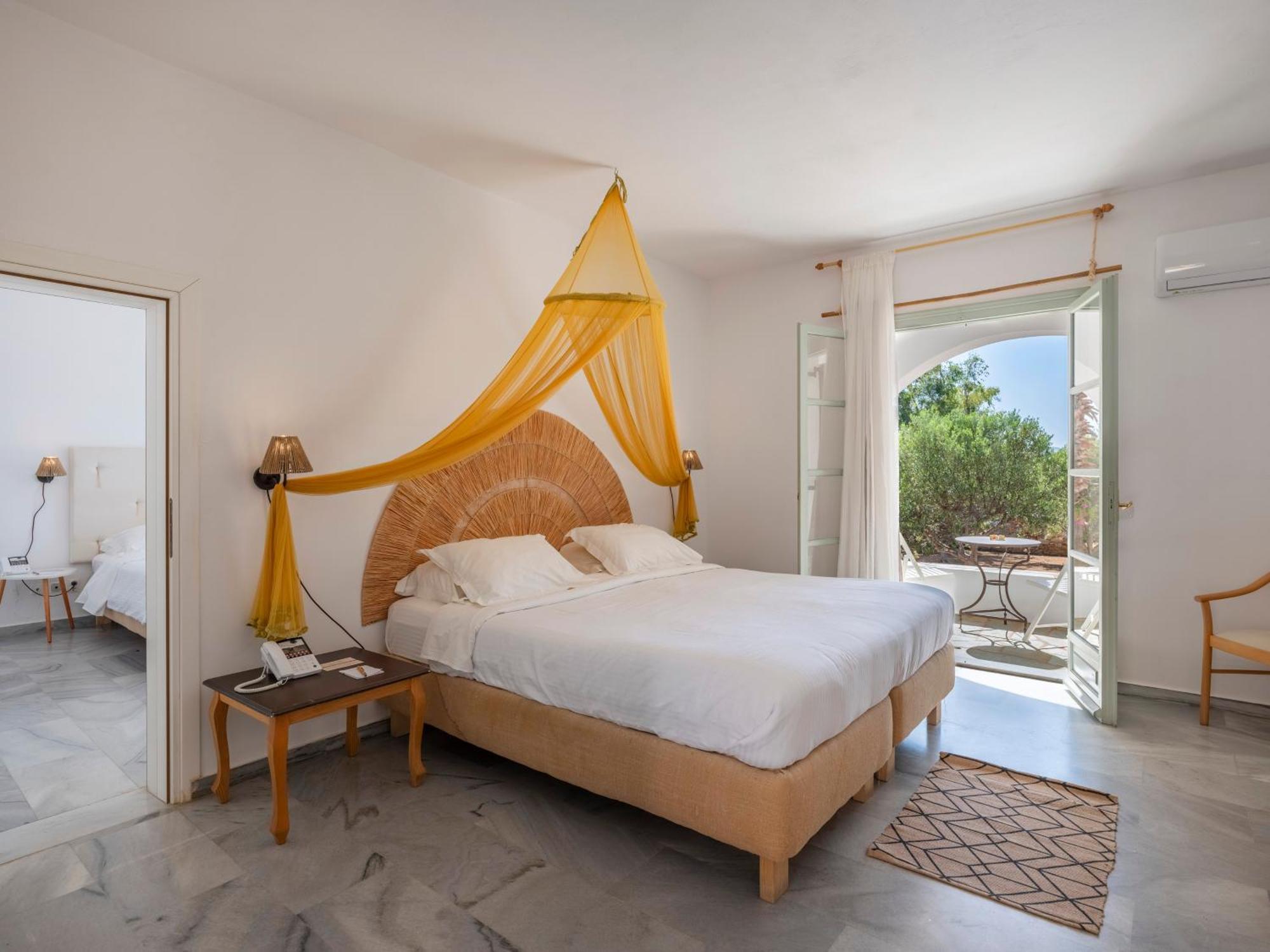 Parosland Hotel 4*
