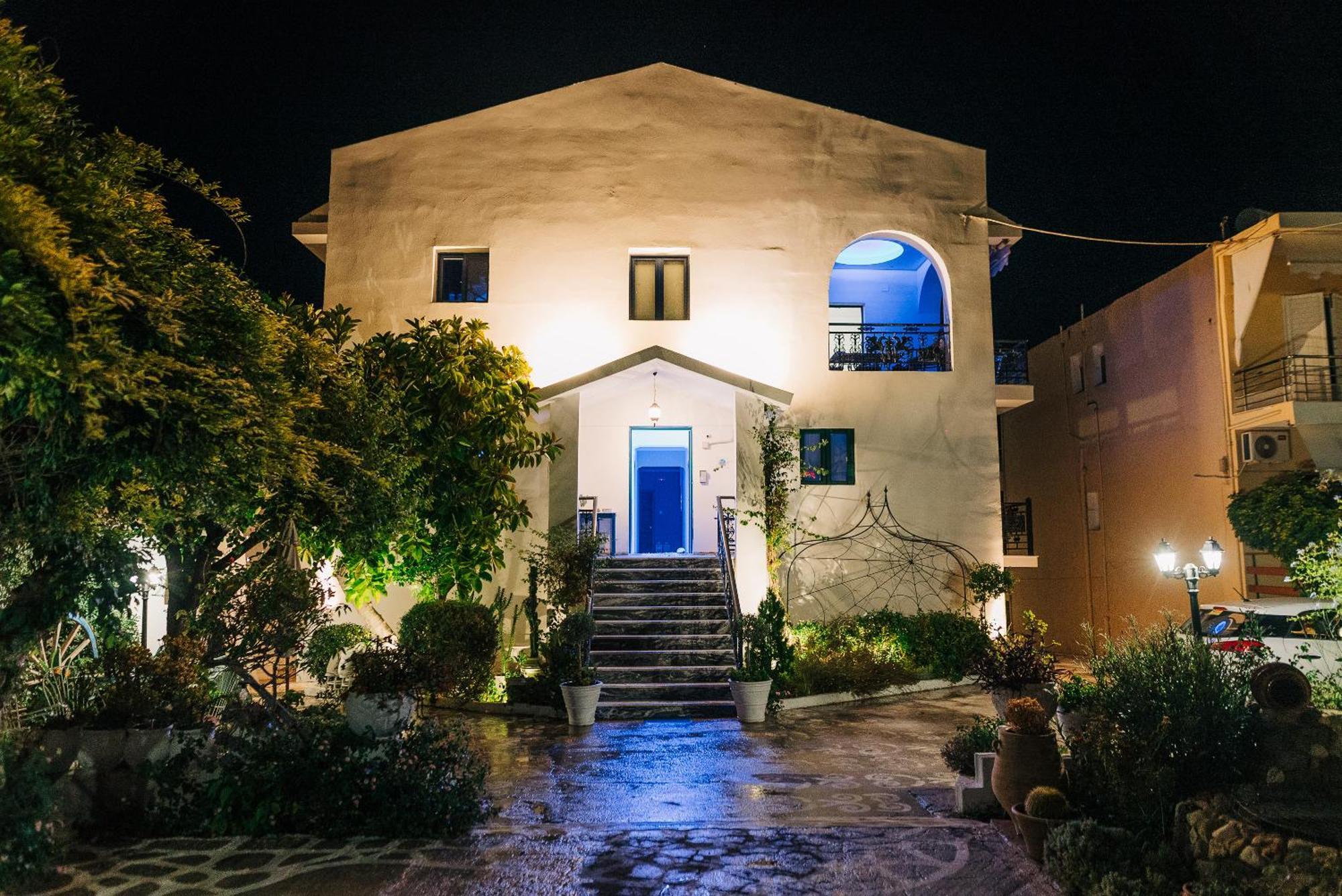Alisaxni Guest house *