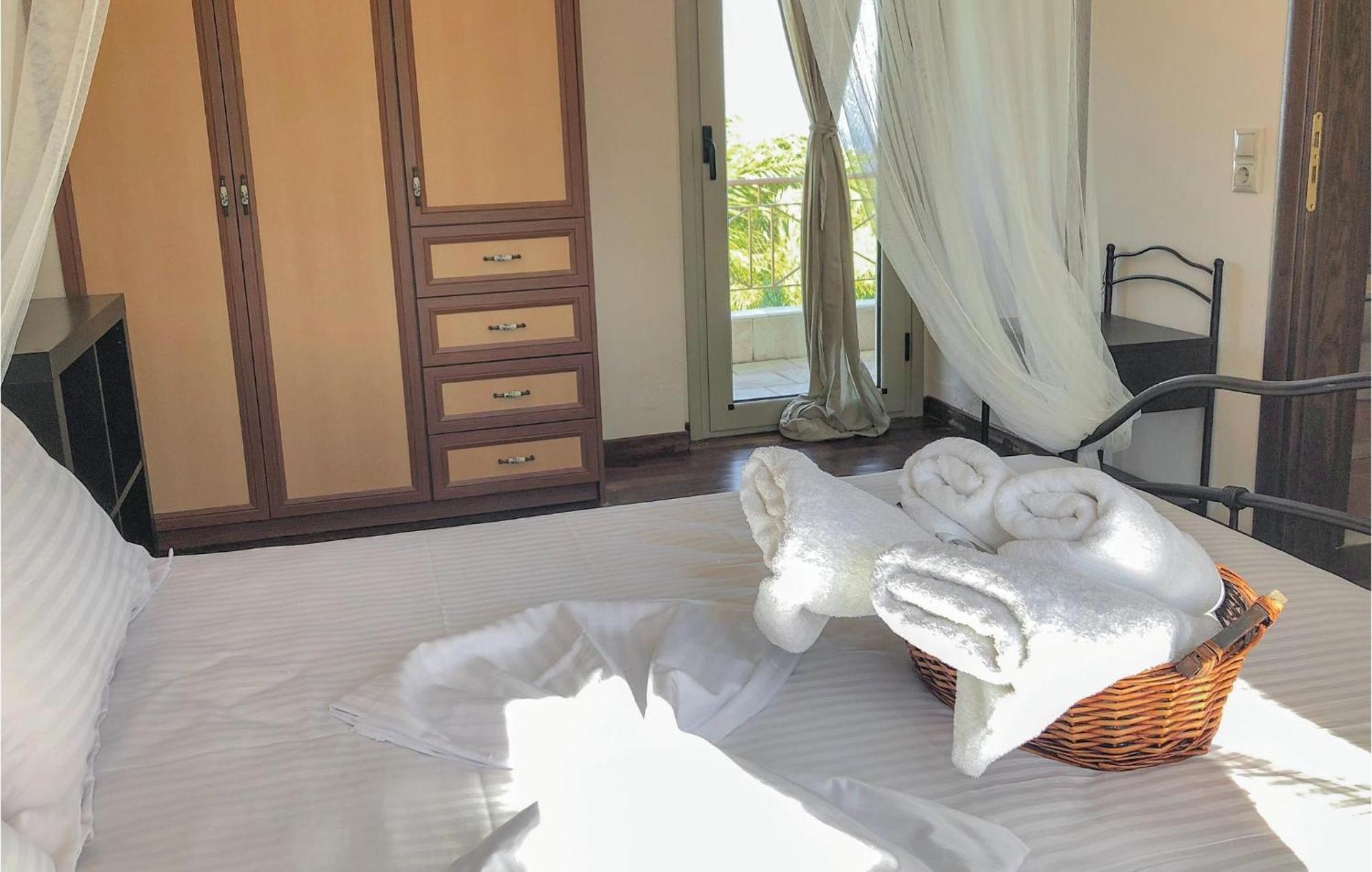 Holiday home Amazing In With Wifi Koroni (Messinia)