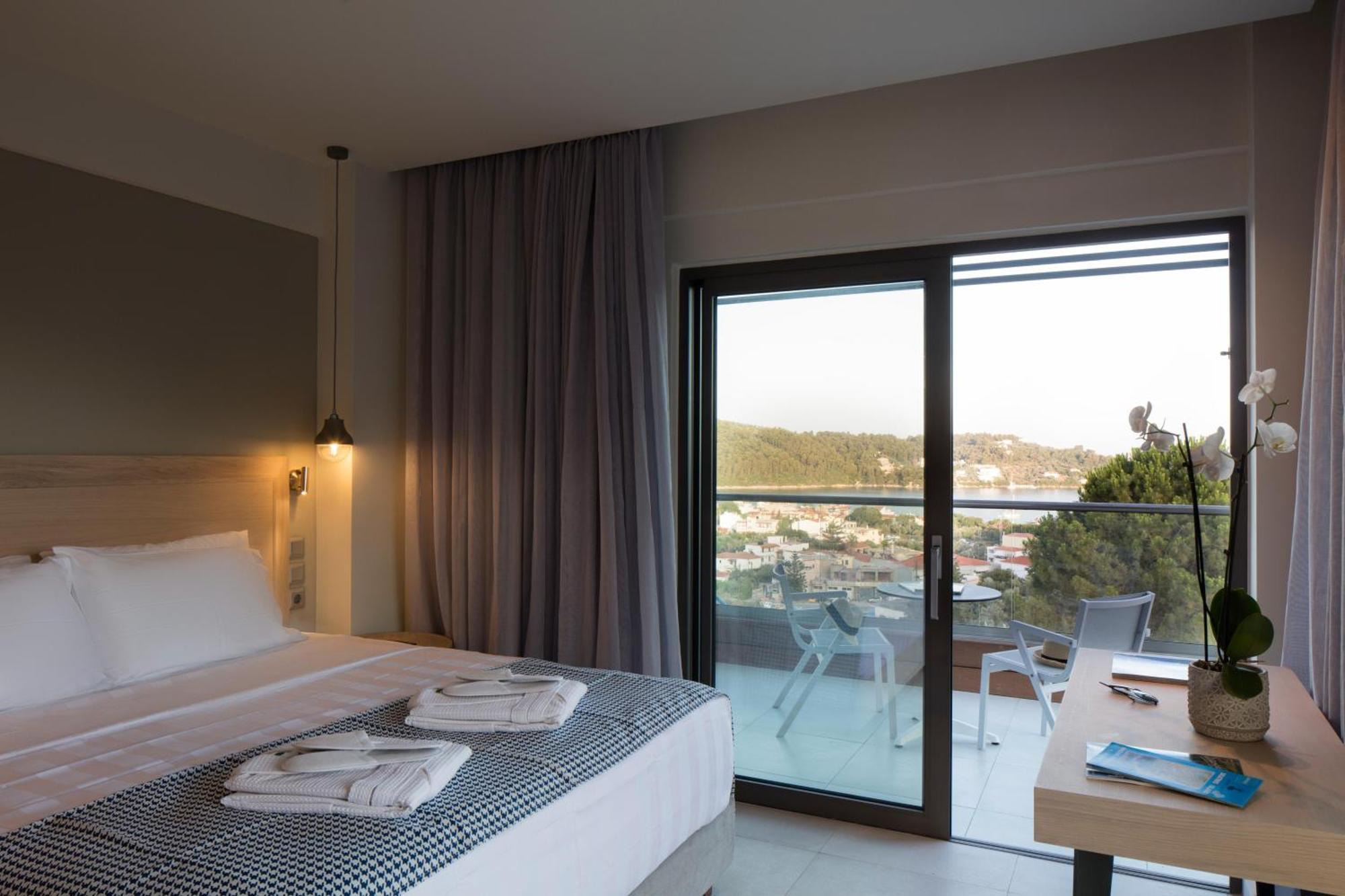 Aparthotel Amira 3*