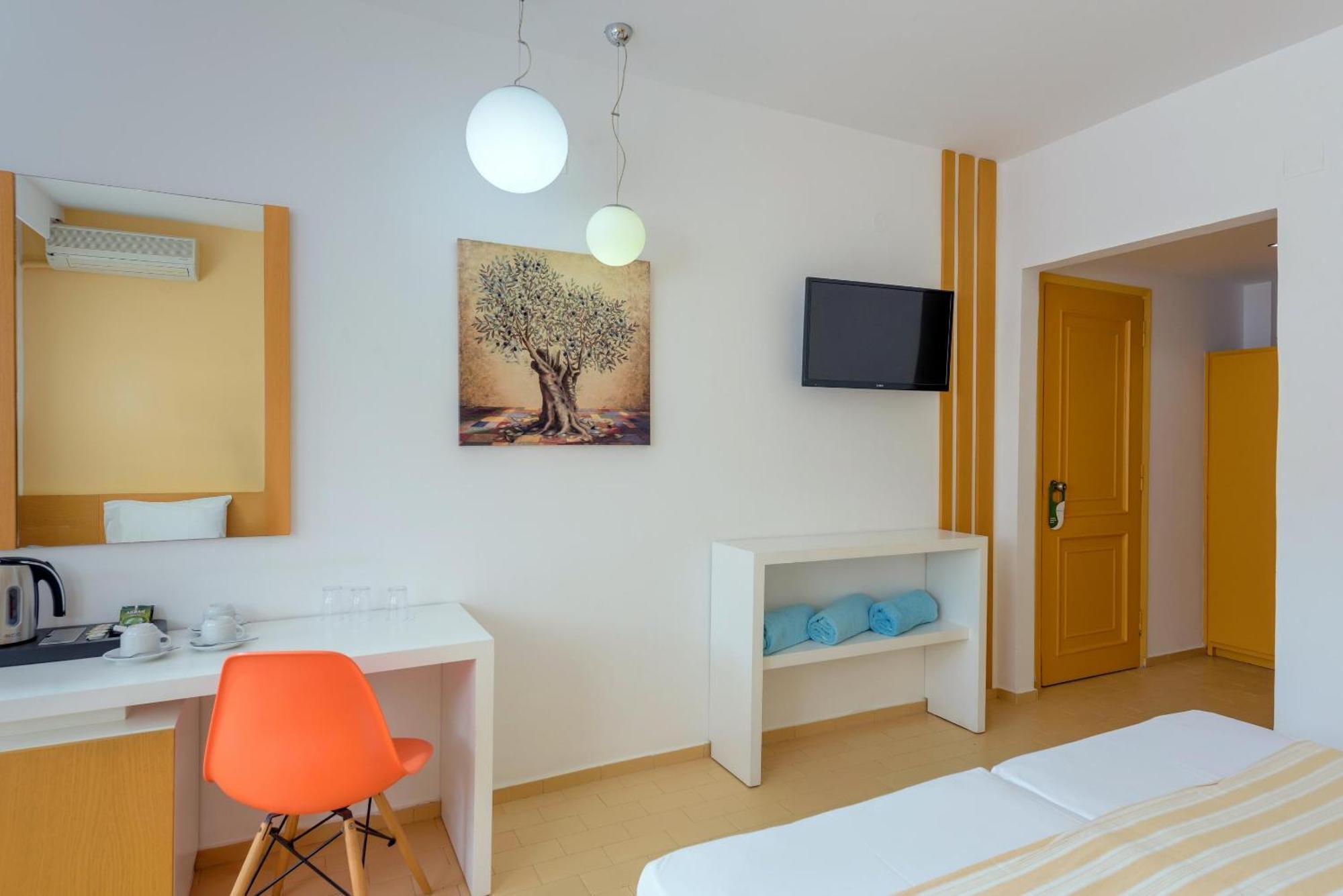 Zeus Palm Hotel 3*