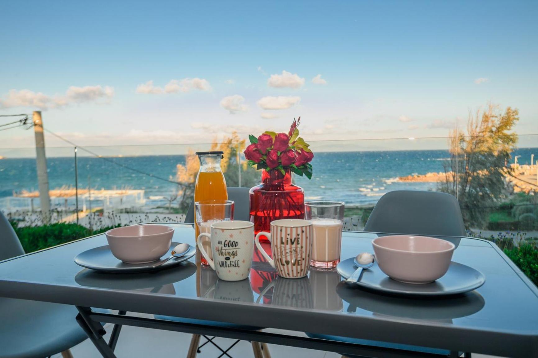 Beachfront Retreat - Peony Seabreeze Gem Apartment Artemida (Attica)