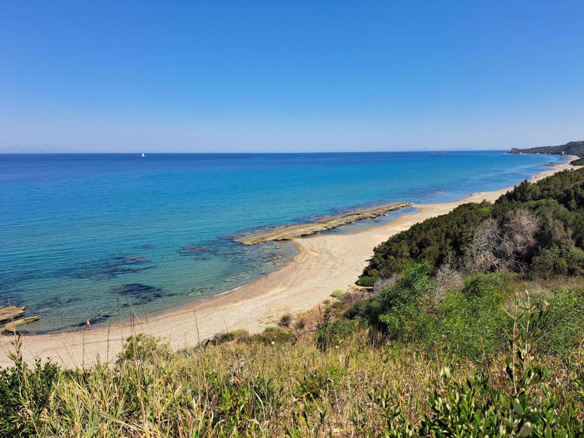 Nikos Kastro 3 *