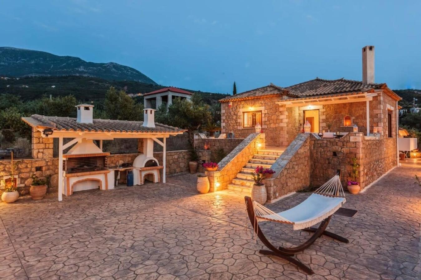 Mani's Aura Seaside-spacious Summer Retreat Apartment Kotronion (West Mani)