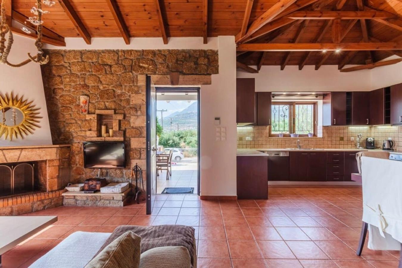 Mani's Aura Seaside-spacious Summer Retreat *