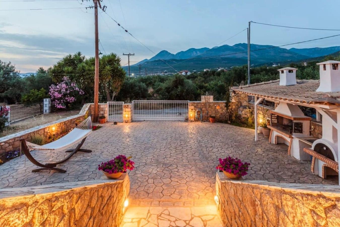 Mani's Aura Seaside-spacious Summer Retreat