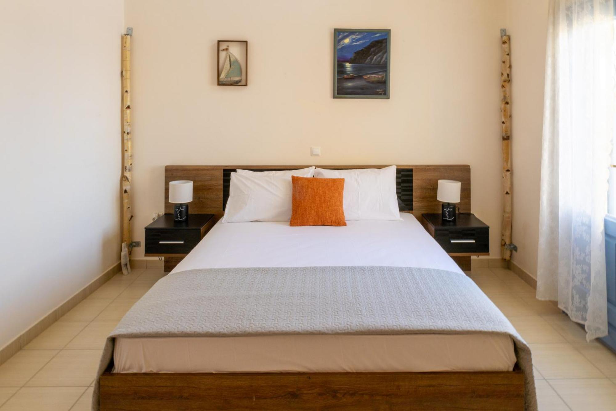 Kirina Private Traditional House Kamari (Santorini)