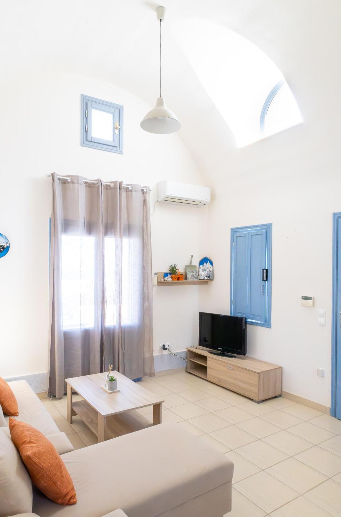 Kirina Private Traditional House * Kamari (Santorini)