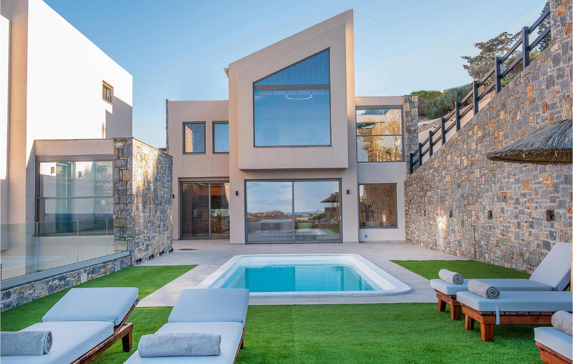 Gorgeous In Heraklio Crete With Wifi Holiday home *
