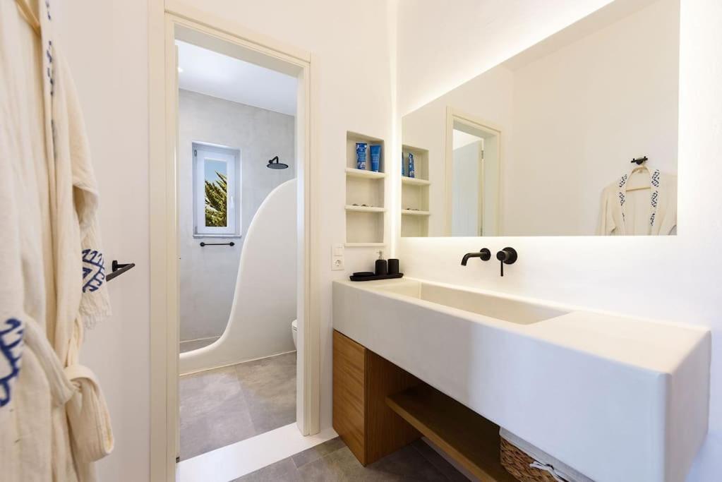 Akoya Pearl - Sea Front Villa *