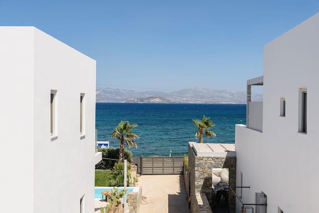 Akoya Pearl - Sea Front Villa *