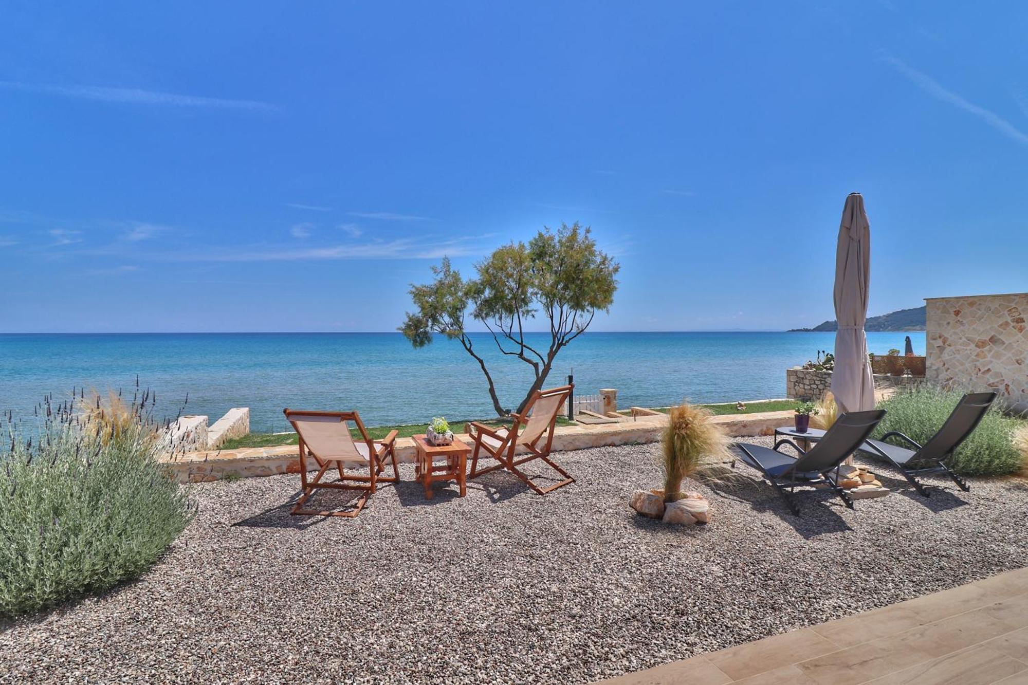 Seafront Wooden House Vounaraki 4 *