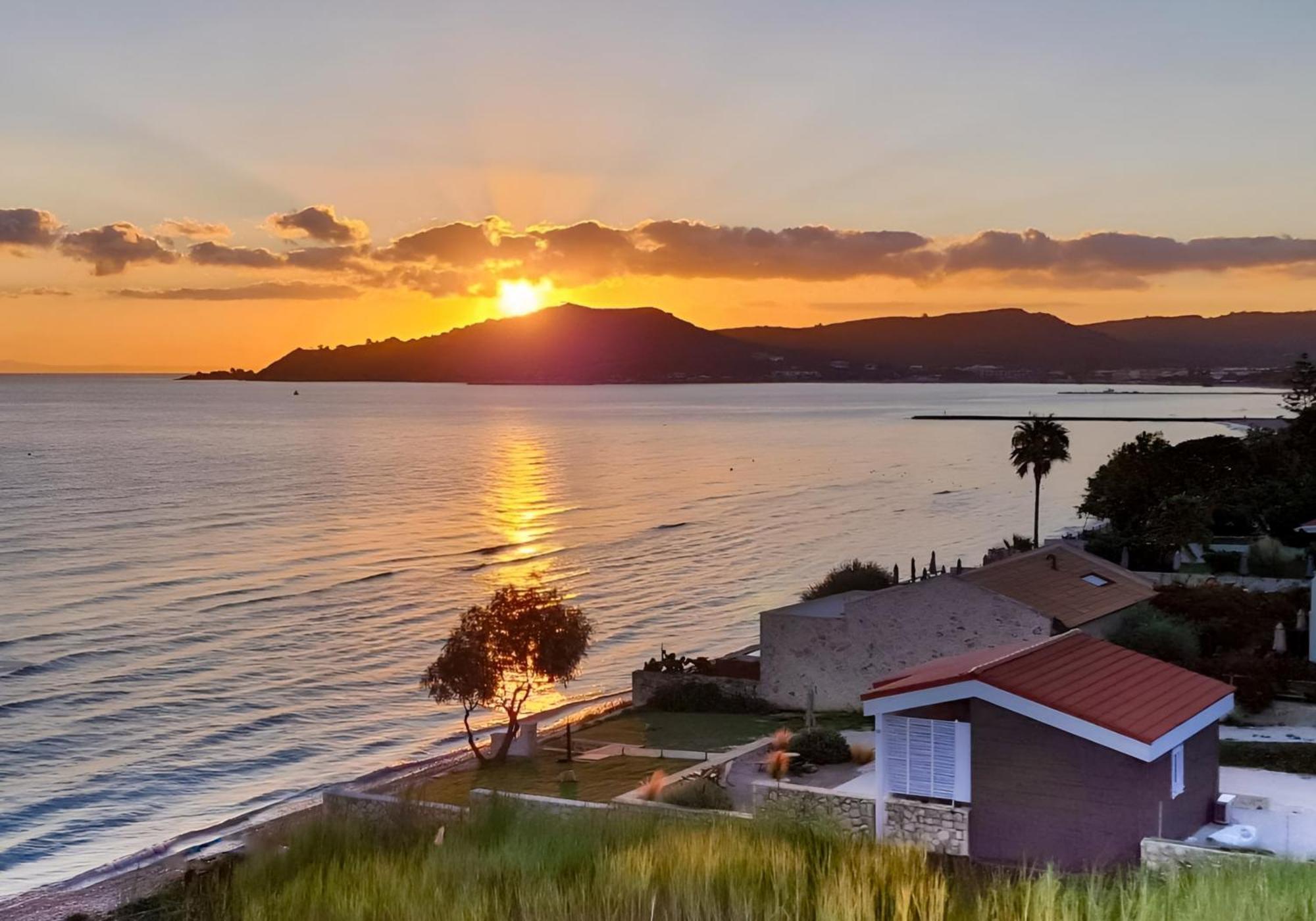 Seafront Wooden House Vounaraki 4 *